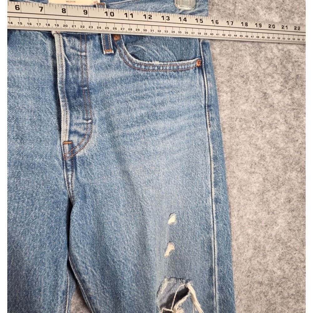 Levi's Women's Denim Jeans Button Fly Wedgie Fit Distressed Blue Size 29 Ankle - Picture 3 of 9